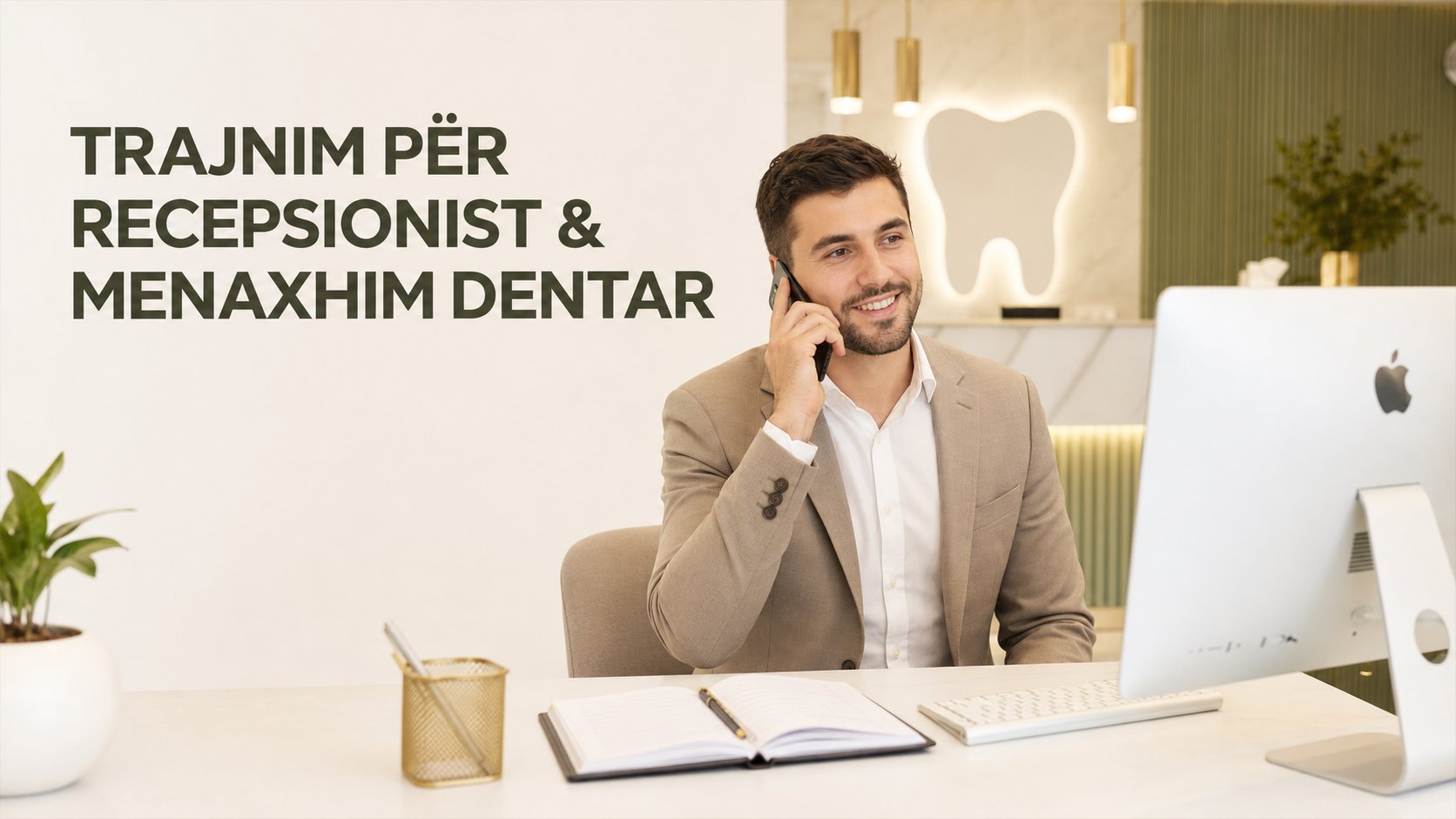 Recepsionist duke folur në telefon te sporteli i një klinike dentare moderne